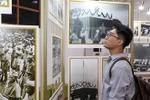 A young visitor at the exhibition. (Photo: VNA)
