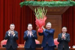 General Secretary of the 13th Party Central Committee To Lam (second, right) is re-elected as the Party chief for the 2026 – 2031 term at the first meeting of the 14th Party Central Committee on January 23 morning. (Photo: VNA)