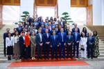 Prime Minister Pham Minh Chinh and the delegation of the EU-ASEAN Business Council (EU-ABC) and the European Chamber of Commerce in Vietnam (EuroCham) on November 27. (Photo: VNA)