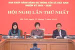 VNA General Director and Secretary of the VNA's Party Committee Vu Viet Trang (centre), VNA Deputy General Director and Standing Deputy Secretary of the Party Committee Nguyen Tuan Hung (right), and full-time Deputy Secretary Do Thi Trang at the first meeting of the VNA's 27th Party Committee on July 17. (Photo: VNA)