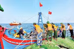 Quang Ngai border guard forces conduct regular sea patrols, strictly handle IUU fishing violations. (Photo: nhandan.vn)