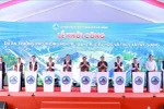 Prime Minister Pham Minh Chinh and delegates at the ground-breaking ceremony for Tay Giang Boarding and Semi-boarding School for Primary and Secondary Students in the central city of Da Nang's Tay Giang commune. (Photo: VNA)