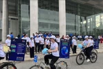 A cycling convoy from the former Binh Duong province (now part of Ho Chi Minh City) parades through the streets to raise awareness in support of Earth Hour 2025. (Photo: VNA)