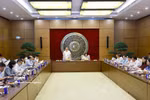 At the working session between NA Chairman Tran Thanh Man and standing members of the NA's Committee for Cultural and Social Affairs. (Photo: VNA)