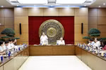 Chairman of the National Assembly Tran Thanh Man speaks at a working session with the NA Office in Hanoi on May 18, 2026. (Photo: VNA)