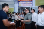 Prime Minister Pham Minh Chinh inspects the operation of the two-tier local administration in An Giang. province. (Photo: VNA)