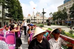 International tourists visit Ho Chi Minh City's downtown area by double-decker bus. (Photo: VNA)