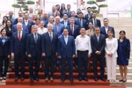 PM Pham Minh Chinh (centre, front row) and the USABC delegation. (Photo: VNA)