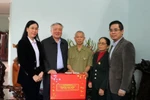 Deputy Prime Minister Nguyen Hoa Binh (second from left) presents gifts to a wounded soldier in Binh Son district, Quang Ngai province. (Photo: VNA)