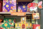 Since the beginning of the 7th lunar month, leading confectionery companies have launched their new products for Mid-Autumn Festival. (Photo: VNA)