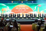 Prime Minister Pham Minh Chinh and other delegates join the opening ceremony of the first Autumn Fair 2025 in Hanoi on October 25, 2025. (Photo: VNA) 