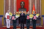 State President Luong Cuong (centre) and the newly promoted officers at the ceremony. (Photo: VNA)