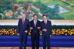 General Secretary of the Communist Party of Việt Nam (CPV) To Lam (left), President of the Cambodian People’s Party (CPP) Hun Sen (right), and General Secretary of the Lao People’s Revolutionary Party (LPRP) Thongloun Sisoulith at the high-level meeting in Phnom Penh (Photo: VNA)