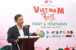 Cao Xuan Thang, Trade Counsellor and Head of the Vietnam Trade Office in Singapore, speaks at the festival (Photo: VNA)