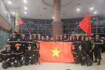 The Vietnamese rescue team arrives in Yangon airport in Myanmar on March 30 afternoon (Photo: VNA)