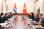 Vietnam’s Standing Deputy Minister of Foreign Affairs Nguyen Minh Vu and Cuba’s First Deputy Minister of Foreign Affairs Gerardo Peñalver Portal co-chair the eighth political consultation between between the two ministries in Hanoi on July 24. (Photo;: VNA)