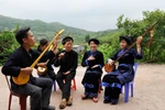 Artisan Luc Van Tich and members of the Then singing club in Son Hai commune, Bac Ninh province (Photo: VNA)