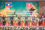 Delegates cut the ribbon to inaugurate the Lao Border Guard Command's headquarters in Vientiane. (Photo: VNA)