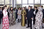 National Assembly Chairman Tran Thanh Man meets with students who are studying Vietnamese at the Tashkent State University of Oriental Studies (TSUOS). (Photo: VNA)