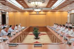 Politburo member and State President Luong Cuong (second from left) chairs the meeting with the Standing Board of the Phu Tho Party Committee on September 8. (Photo: VNA)