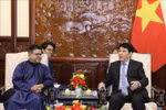 State President Luong Cuong (R) and outgoing Chilean Ambassador to Vietnam Sergio Narea Guzman. (Photo: VNA)
