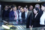State President Luong Cuong (C) and his spouse Nguyen Thi Minh Nguyet visit the Gamal Abdel Nasser Museum. (Photo: VNA)