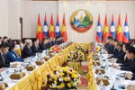 At the meeting between Vietnamese State President Luong Cuong and Lao Prime Minister Sonexay Siphandone in Vientiane on April 25. (Photo: VNA)