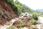 Landslides have disrupted traffic on National Highway 4D at the section bordering Lai Chau city and Phong Tho district, Lai Chau province, due to heavy rainfall. (Photo: VNA)