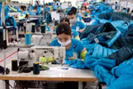 Vietnam's garment and textile exports enjoy growth of around 10% in 2025 to over 1.3 billion USD. (Photo: VNA)