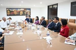 The delegation of the Dong Nai provincial Party Committee meets with Head of the Department for Foreign Affairs of the CPC Central Committee Emilio Lozada García. (Photo: VNA)