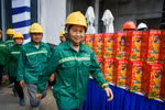Workers at Ecopark construction site in Hung Yen province receive Tet (Lunar New Year) gifts. (Photo: nhandan.vn)
