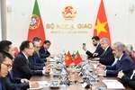 The talks between Minister of Foreign Affairs Le Hoai Trung and Portuguese Minister of State and Foreign Affairs Paulo Rangel in Hanoi on February 27. (Photo: The Ministry of Foreign Affairs)