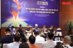 Speakers at a section of the 2025 National Press Forum. (Photo: VNA)