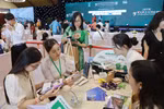 Tourism businesses participate in meetings, information exchange, and cooperation connections at MICE EXPO 2025. (Photo: VNA)
