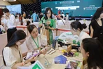 Tourism businesses participate in meetings, information exchange, and cooperation connections at MICE EXPO 2025. (Photo: VNA)