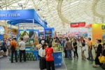 Visitors at the Autumn Fair 2025 (Photo: VNA)