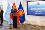 Deputy Minister of Foreign Affairs Do Hung Viet (R) at the launching ceremony of Vietnam's candidature for re-election to the UNHRC for the 2026-2028 tenure. (Photo: VNA)