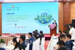 At the Hanoi forum on green energy and clean city development on November 7 (Photo: VNA)
