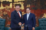 Prime Minister Pham Minh Chinh (R) receives Minister of Foreign Affairs and Cooperation of Timor-Leste Bendito dos Santos Freitas in Hanoi on September 16, 2025. (Photo: VNA)
