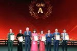 Party General Secretary To Lam (third from left) and Tran Cam Tu (third from right), Politburo member, permanent member of the Party Central Committee's Secretariat and Chairman of the Party Central Committee's Inspection Commission, present Prize A to winners. (Photo: VNA)