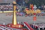 The ceremony begins with a torch relay and the lighting of the flame monument – a symbol of the aspirations of the Vietnamese people. (Photo: VNA)