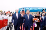 Vietnamese Party General Secretary and State President To Lam (centre) and his spouse are welcomed at Beijing Capital International Airport on April 14. (Photo: VNA)