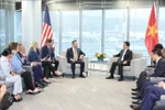 State President Luong Cuong (R) meets with a delegation of Oregon legislators, led by Representative Daniel Loc Nguyen, Chair of the House Committee on Economic Development, on September 21 morning (US time). (Photo: VNA)