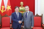 Party General Secretary To Lam (R) and special envoy of the RoK President Park Chang Dal at the meeting in Hanoi on July 29. (Photo: VNA)