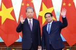 Prime Minister Pham Minh Chinh (R) receives Zhao Leji, member of the Standing Committee of the Political Bureau of the Communist Party of China (CPC) Central Committee and Chairman of the Standing Committee of the National People’s Congress (NPC) of China, in Hanoi on September 2. (Photo: VNA)