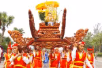 Processing the palanquins from nearby localities to the central festival yard of the Hung Temple in Phu Tho (Photo: baodantoc.vn)