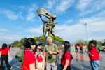 Tourists visit the Dien Bien Phu Victory Monument, which was built to commemorate the 50th anniversary of the Dien Bien Phu Victory. (Photo: VNA)