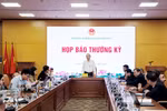 Deputy Minister of Agriculture and Environment Phung Duc Tien (centre) speaks at the press briefing in Hanoi on December 4 (Photo: VNA)