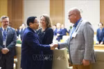 Prime Minister Pham Minh Chinh (L) receives representatives of 21 leading US universities, who are participating in the International Academic Partnership Programme (IAPP) in Vietnam. (Photo: VNA)