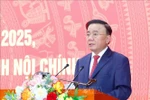 Politburo member and permanent member of the Party Central Committee’s Secretariat Tran Cam Tu speaks at the meeting (Photo: VNA)